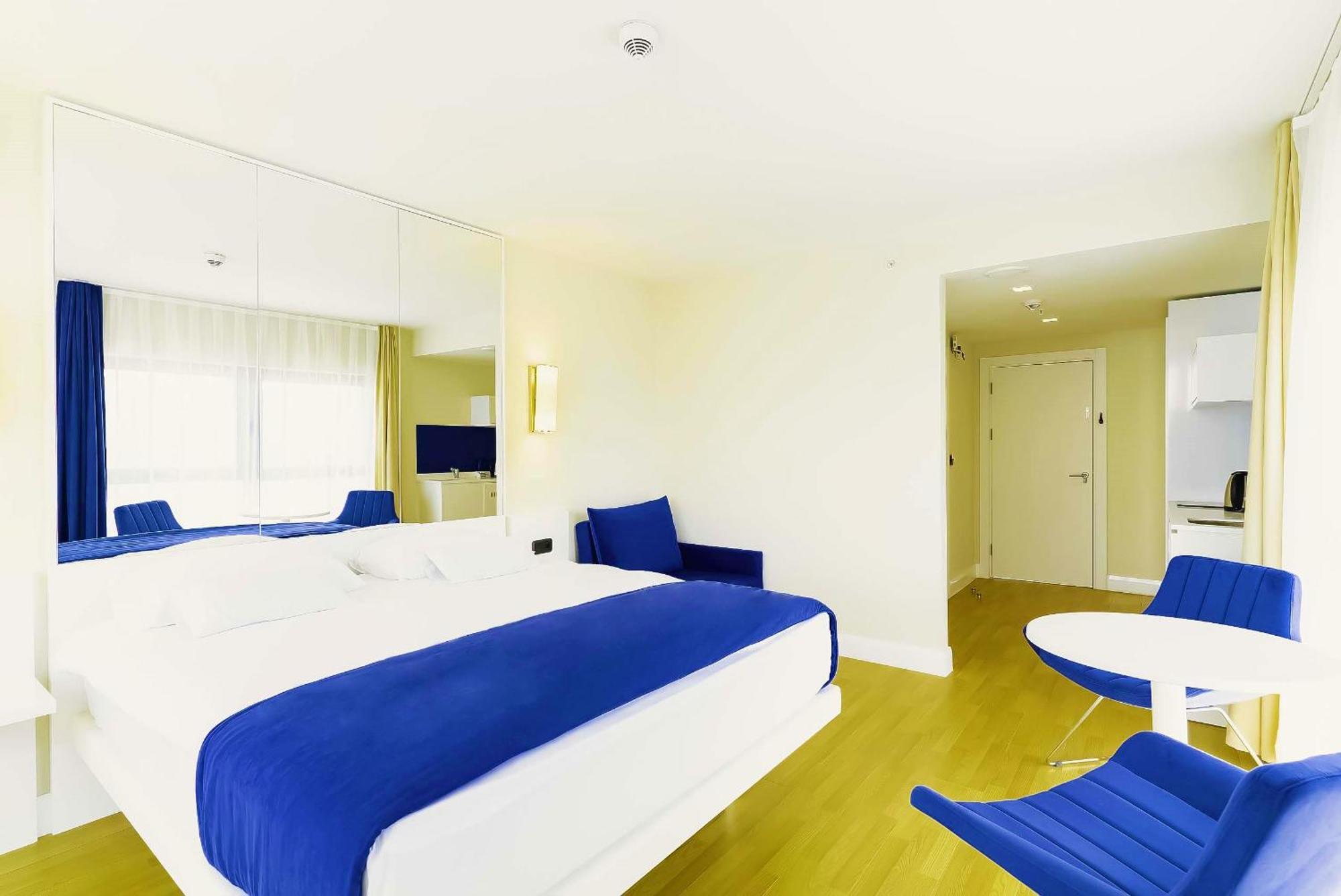 Orbi City Hotel With Sea View Batumi Exterior photo