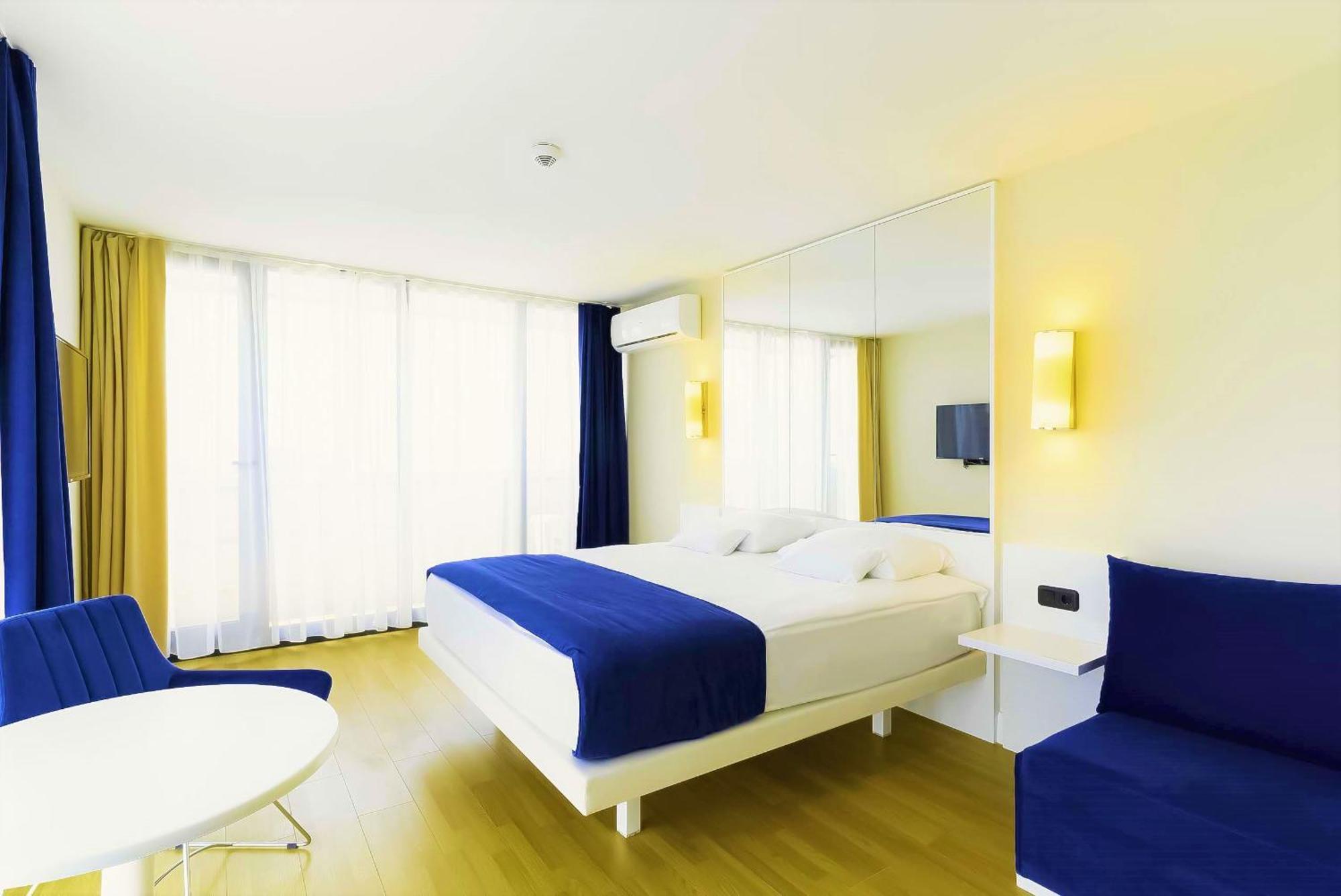 Orbi City Hotel With Sea View Batumi Exterior photo